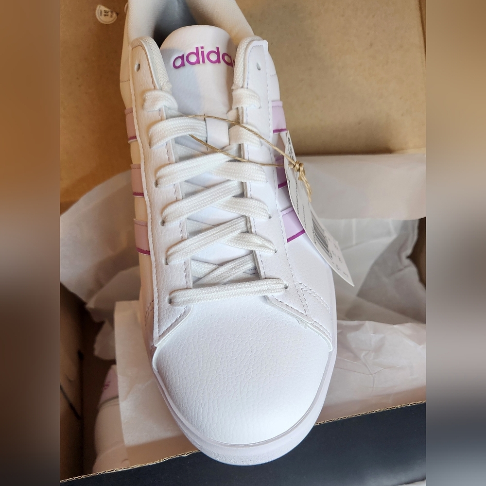 Adidas Women Shoe NWT - Picture 4 of 7